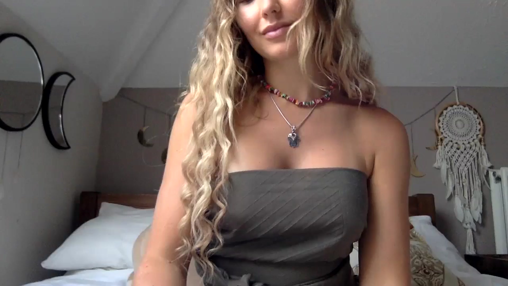 Gallery image thumbnail from Angeleska's myfreecams stream on, 08/18/2024, 18:07 image 15 of 20