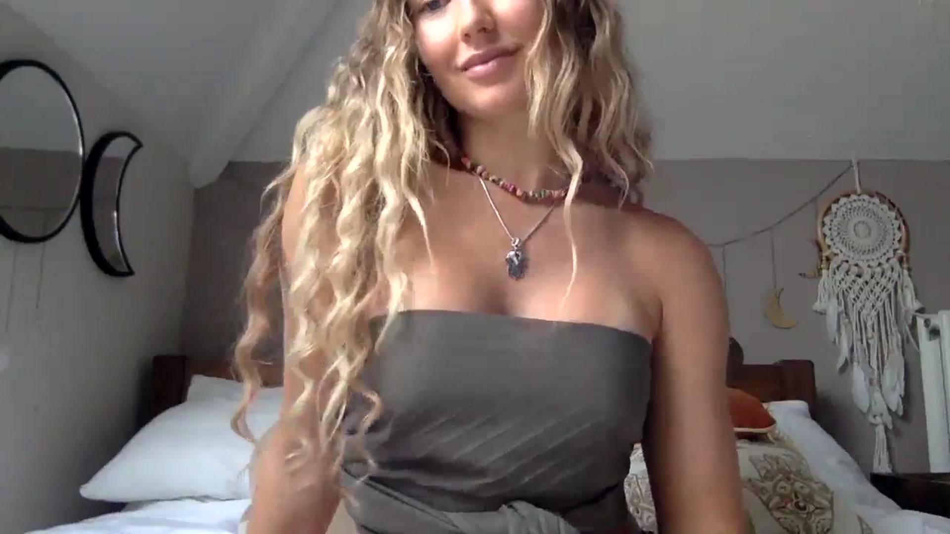 Gallery image thumbnail from Angeleska's myfreecams stream on, 08/18/2024, 18:07 image 9 of 20