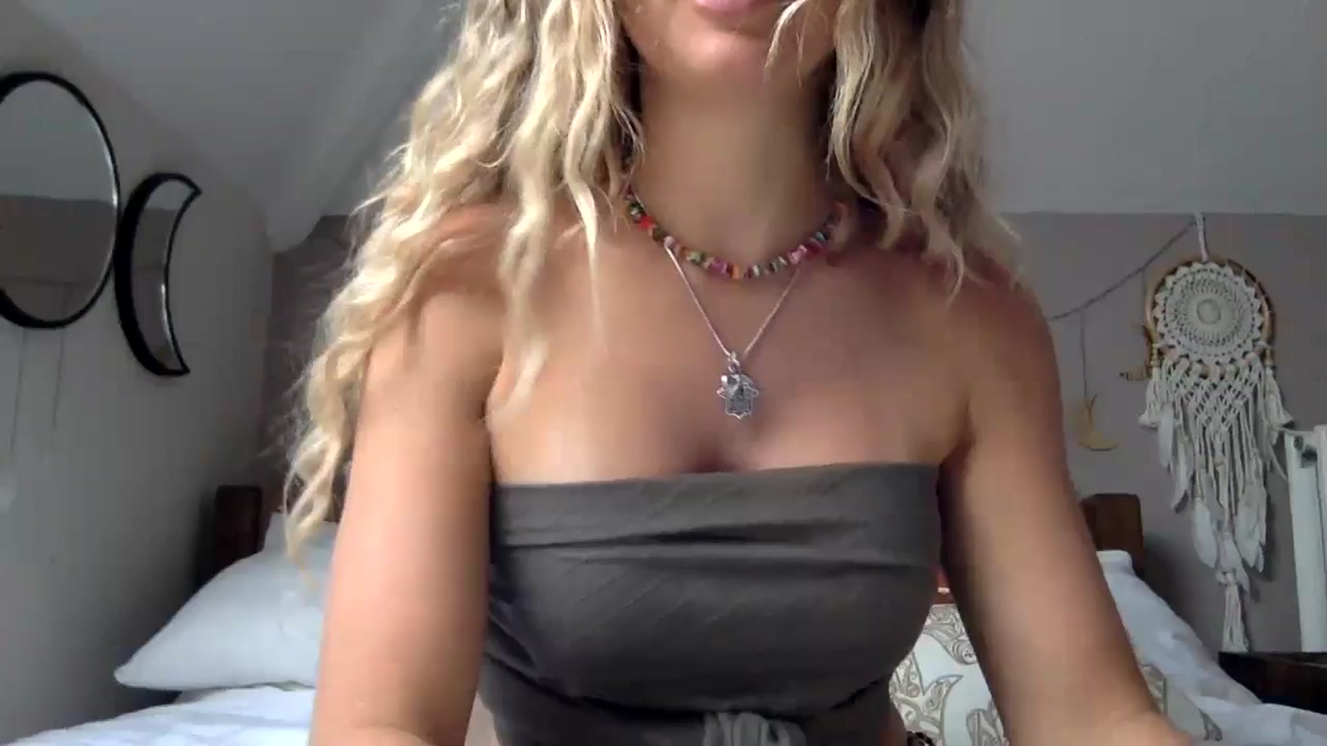 Gallery image thumbnail from Angeleska's myfreecams stream on, 08/18/2024, 18:07 image 11 of 20