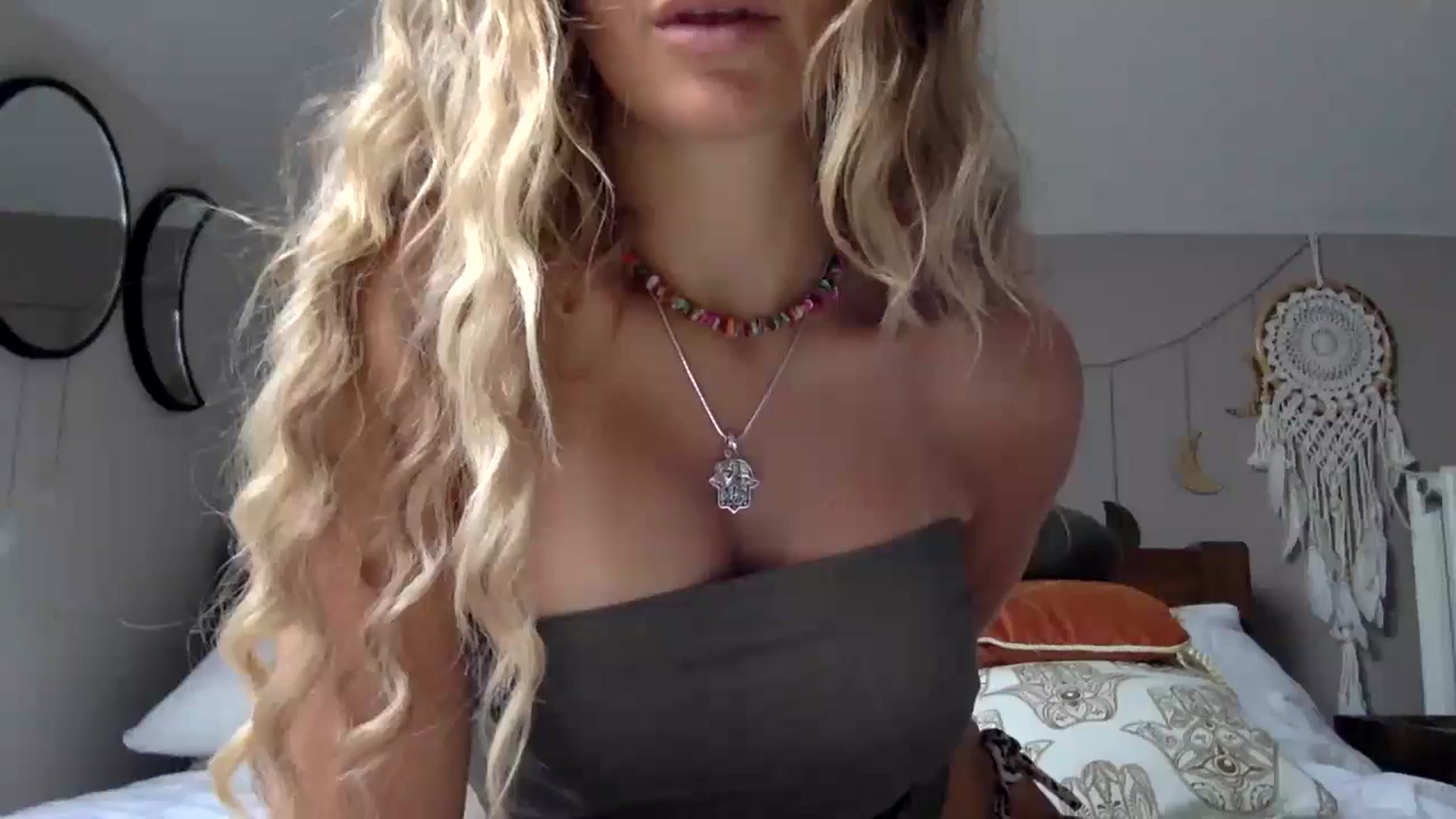 Gallery image thumbnail from Angeleska's myfreecams stream on, 08/18/2024, 18:07 image 14 of 20