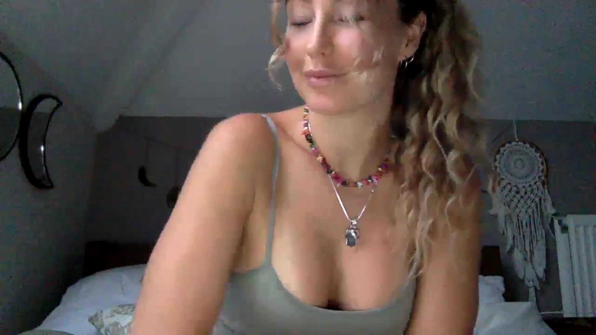 Gallery image thumbnail from Angeleska's myfreecams stream on, 08/26/2024, 19:22 image 7 of 20