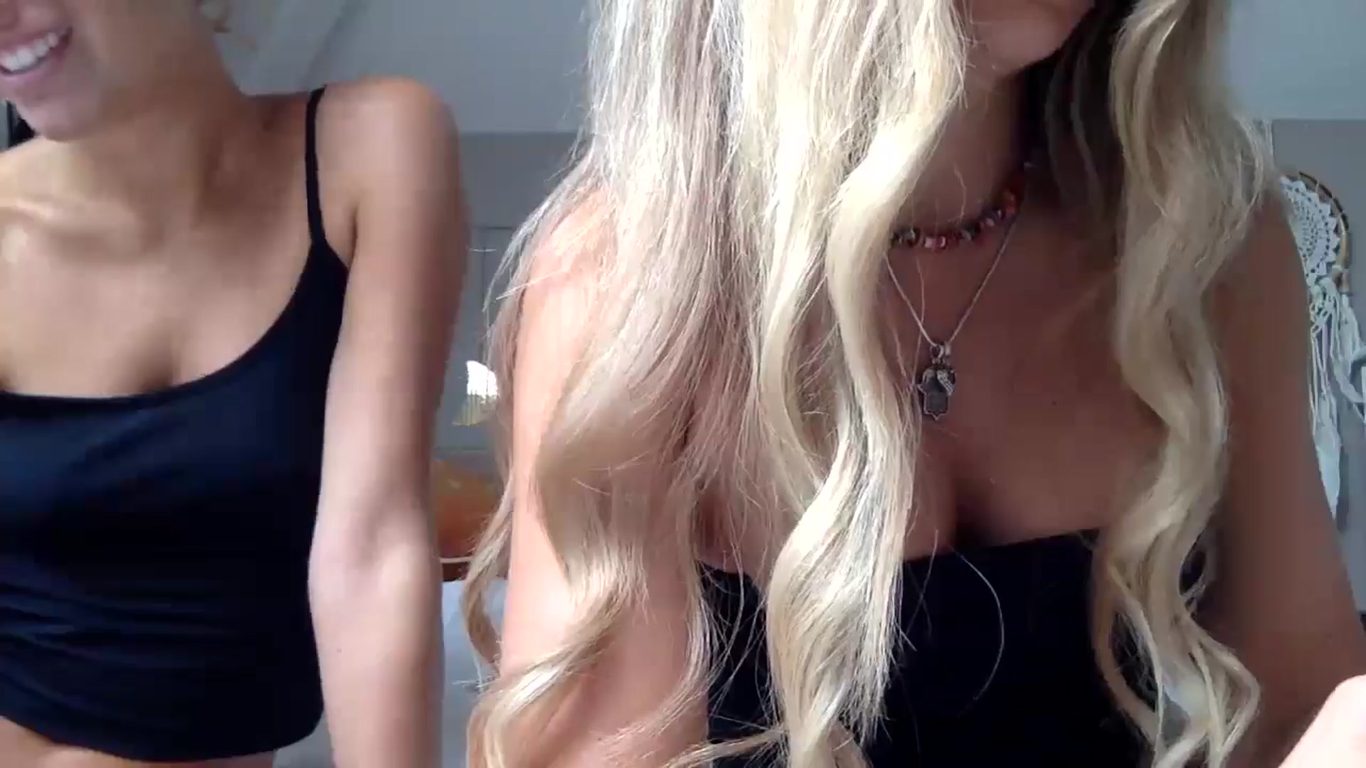 Gallery image thumbnail from Angeleska's myfreecams stream on, 09/06/2024, 12:26 image 12 of 20