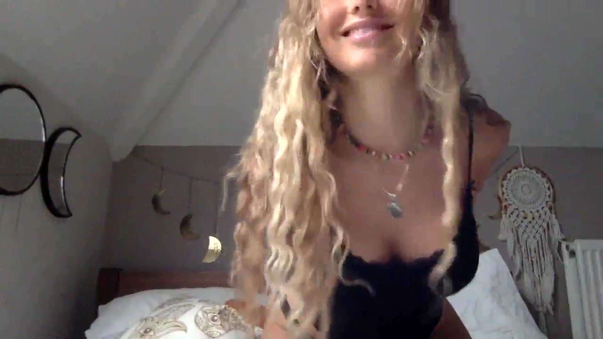 Gallery image thumbnail from Angeleska's myfreecams stream on, 09/24/2024, 17:17 image 2 of 20