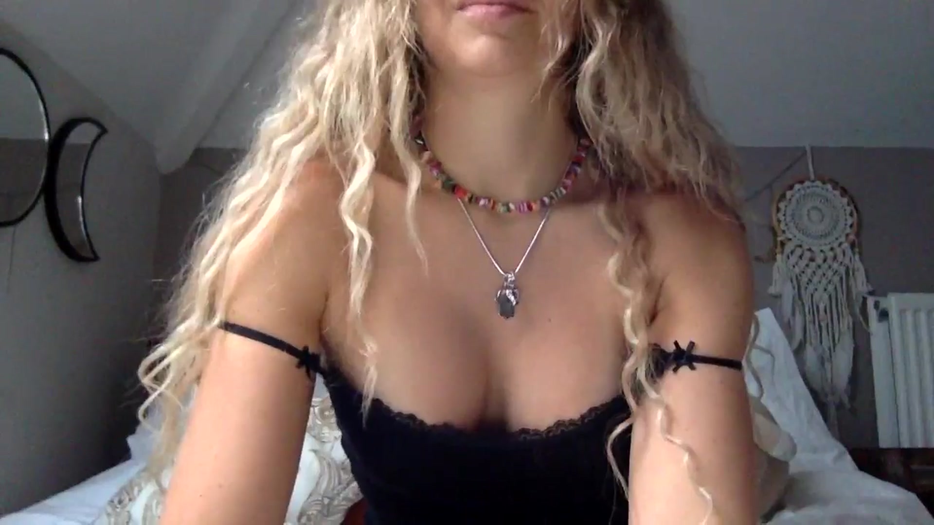 Gallery image thumbnail from Angeleska's myfreecams stream on, 09/24/2024, 17:17 image 17 of 20