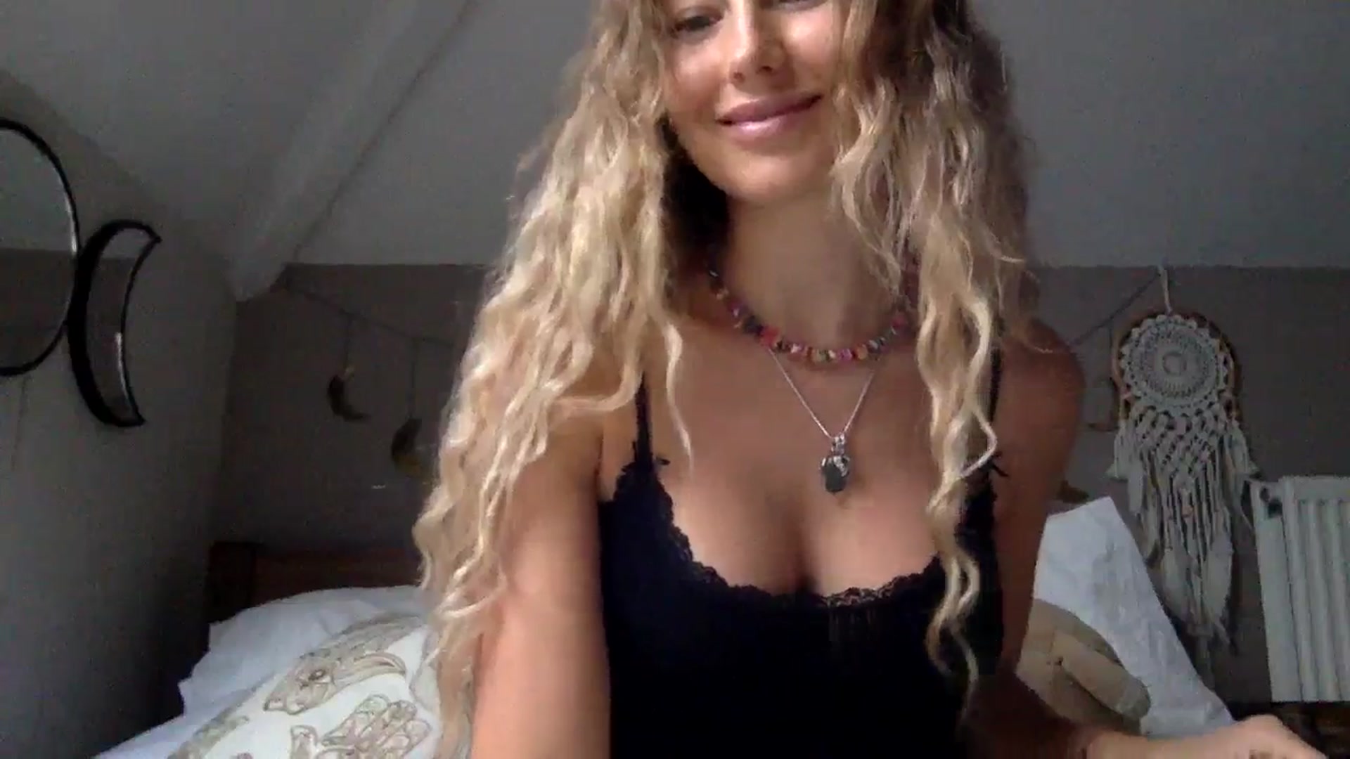Gallery image thumbnail from Angeleska's myfreecams stream on, 09/24/2024, 17:17 image 11 of 20