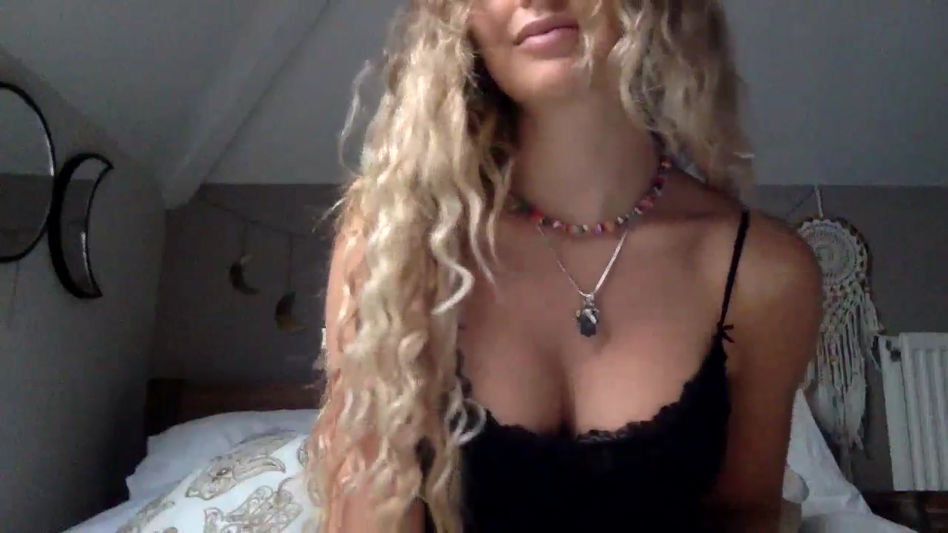 Gallery image thumbnail from Angeleska's myfreecams stream on, 09/24/2024, 17:17 image 10 of 20