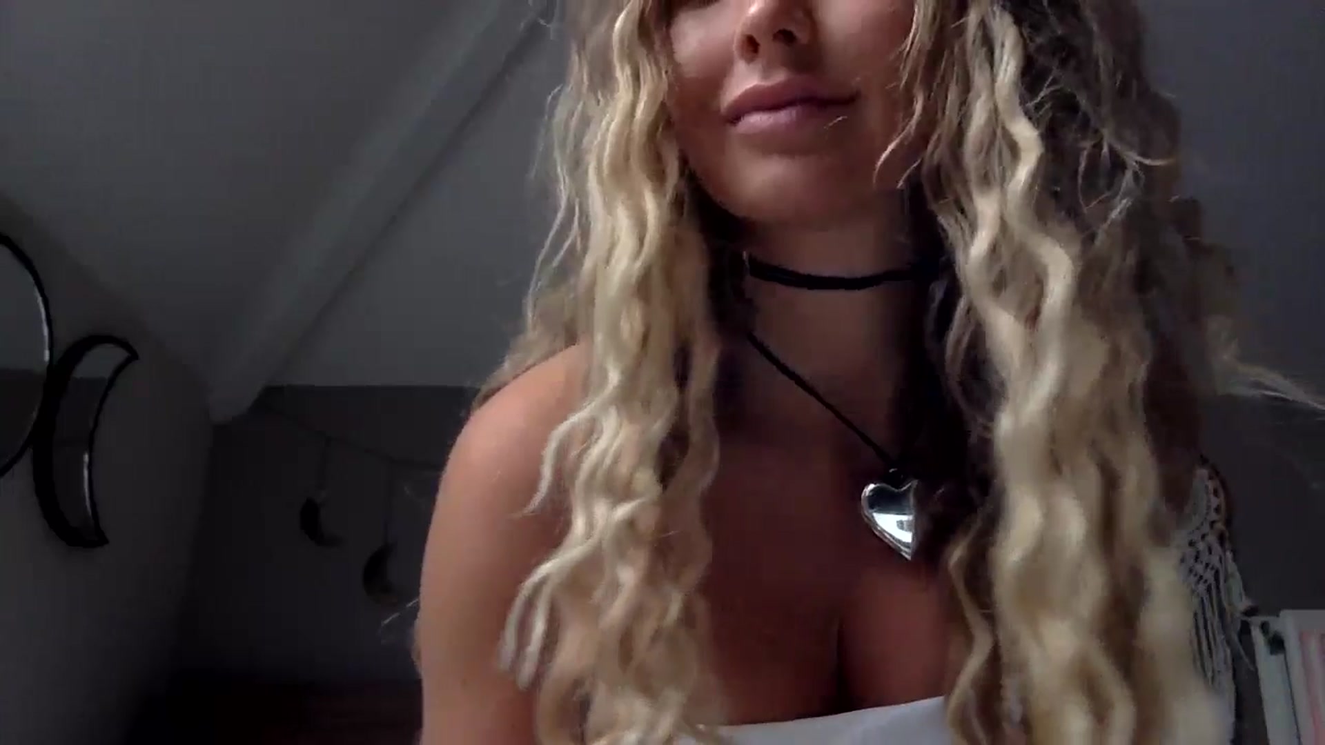 Gallery image thumbnail from Angeleska's myfreecams stream on, 10/14/2024, 13:54 image 2 of 20