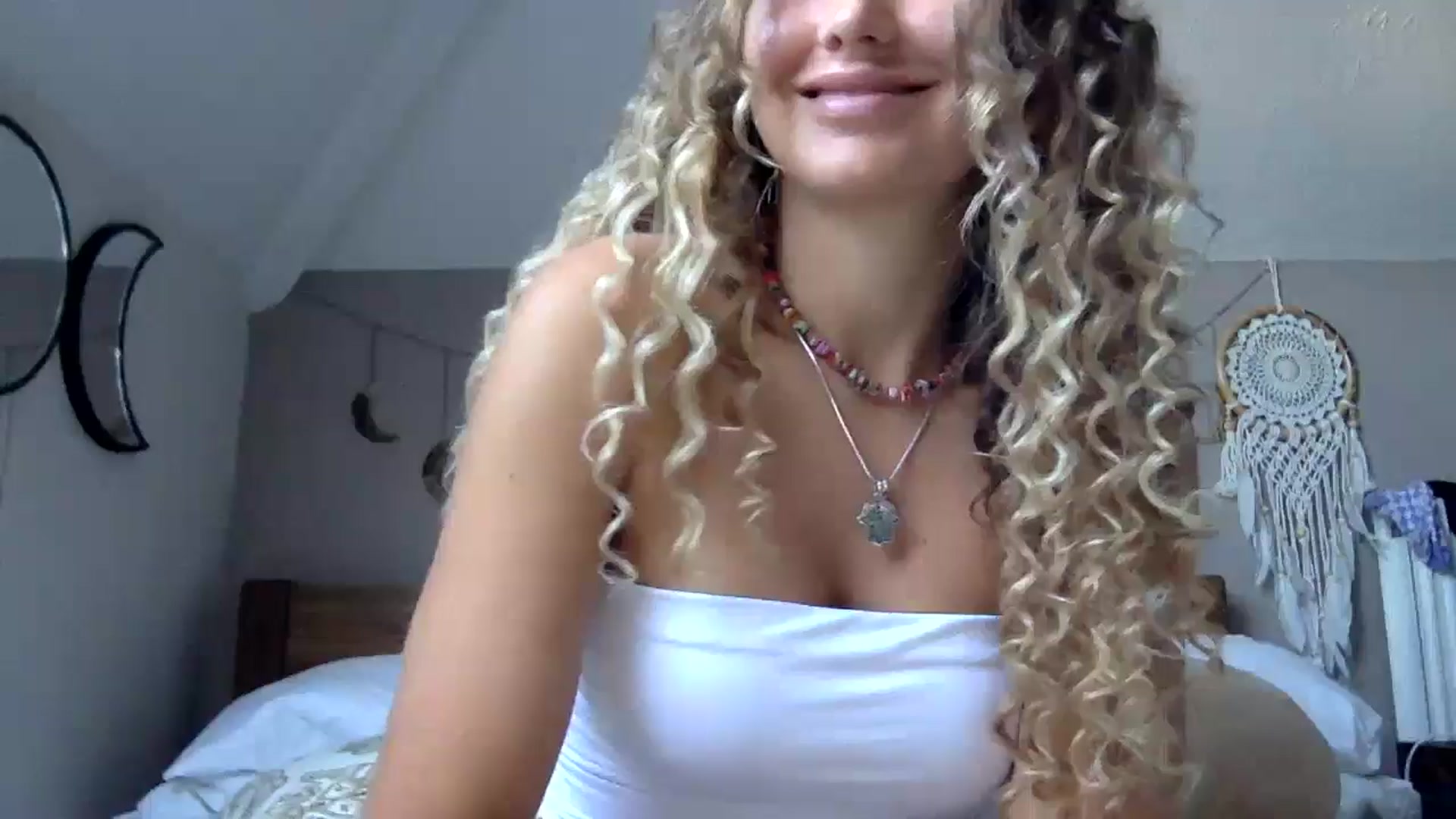 Gallery image thumbnail from Angeleska's myfreecams stream on, 10/26/2024, 16:27 image 2 of 20