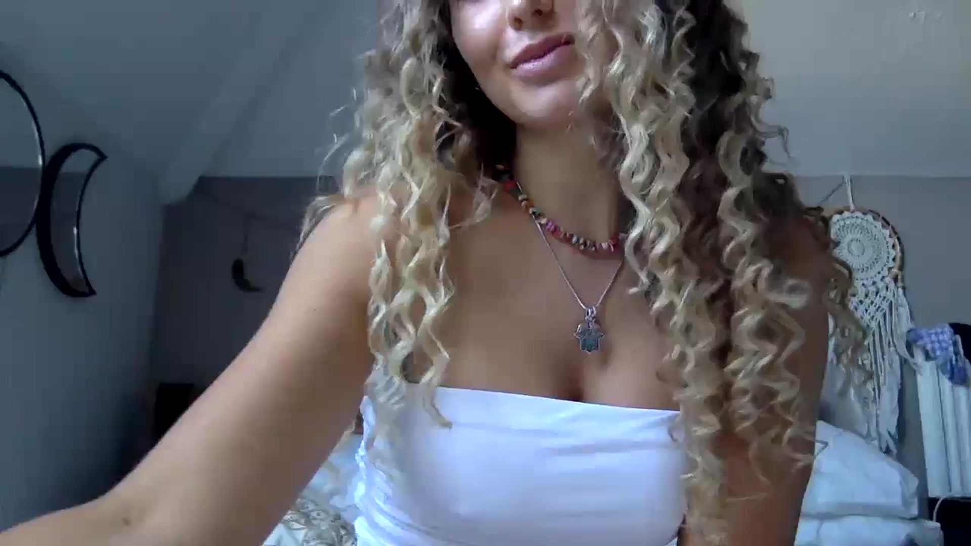 Gallery image thumbnail from Angeleska's myfreecams stream on, 10/26/2024, 16:27 image 8 of 20