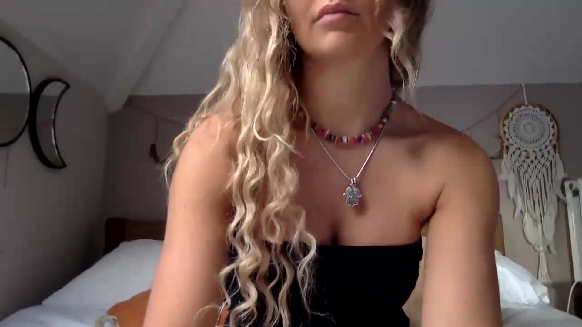 Gallery image thumbnail from Angeleska's myfreecams stream on, 10/27/2024, 12:27 image 10 of 20