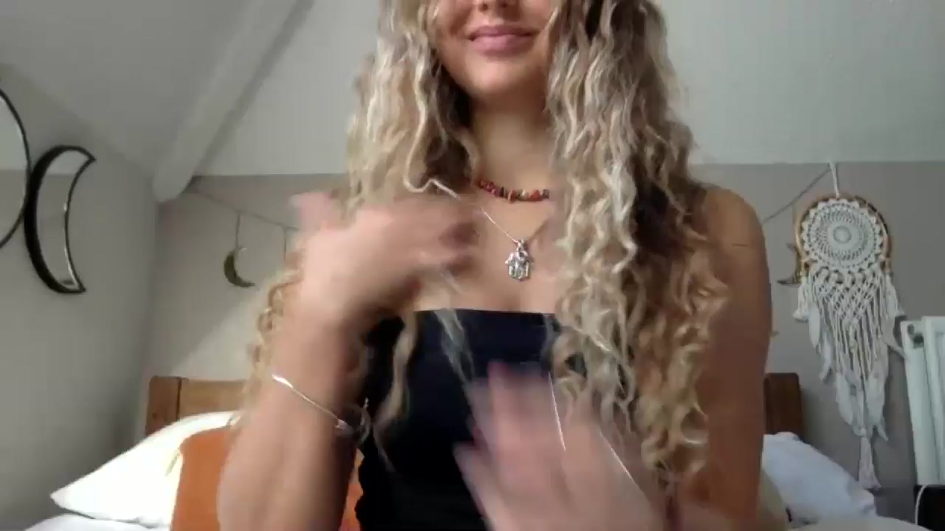 Gallery image thumbnail from Angeleska's myfreecams stream on, 10/27/2024, 13:36 image 1 of 20