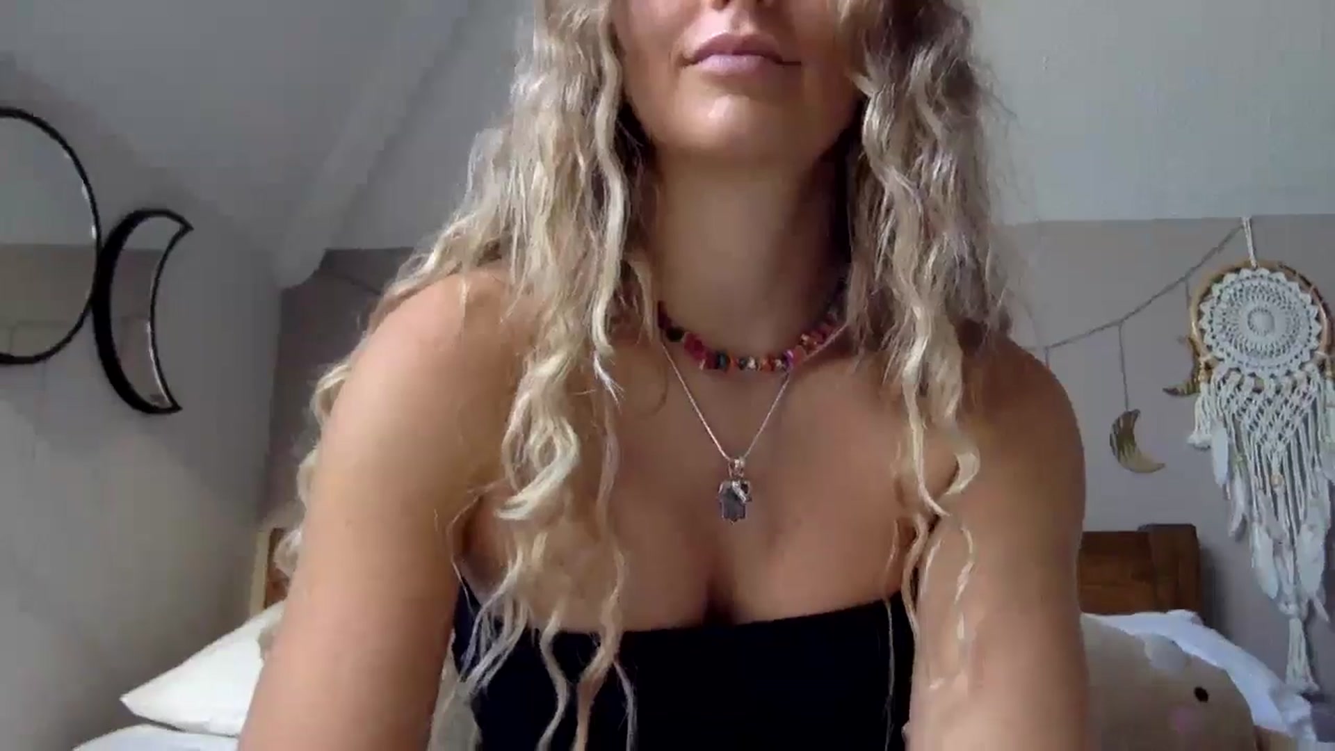 Gallery image thumbnail from Angeleska's myfreecams stream on, 10/27/2024, 14:38 image 10 of 20