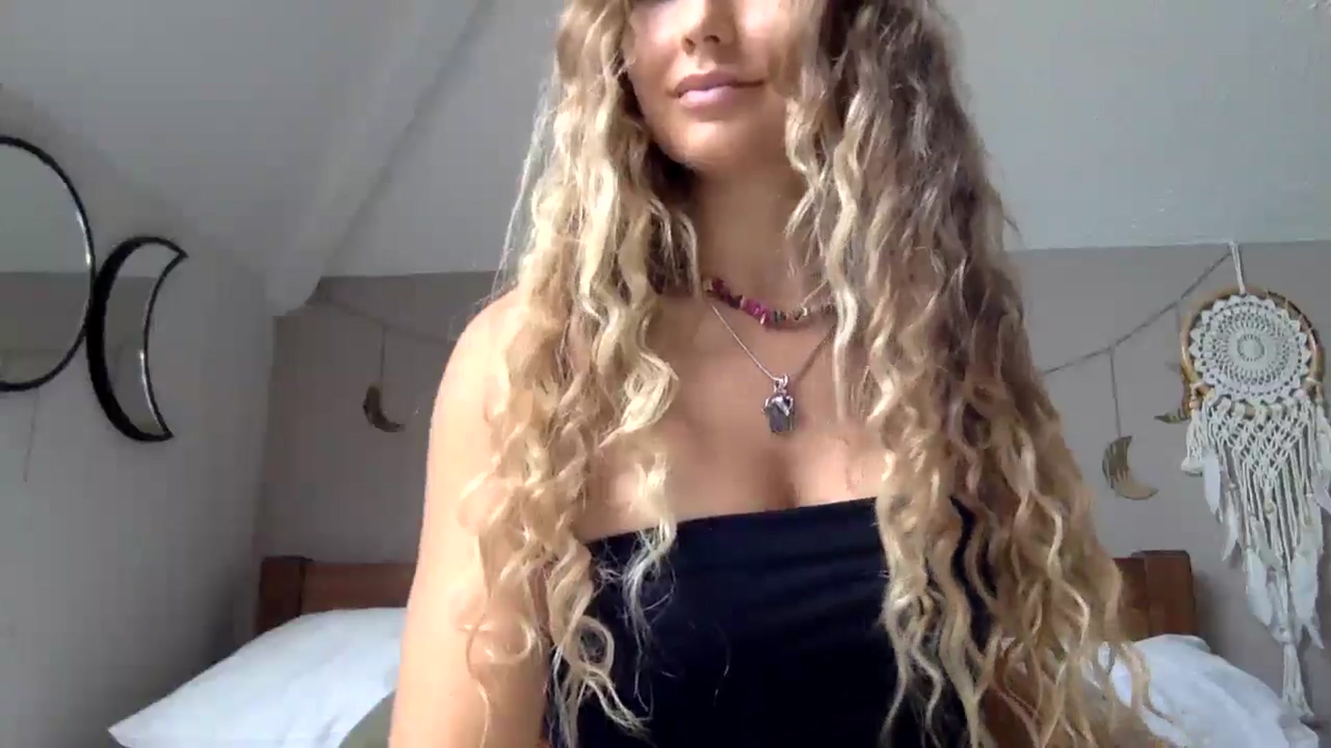 Gallery image thumbnail from Angeleska's myfreecams stream on, 10/27/2024, 14:38 image 19 of 20
