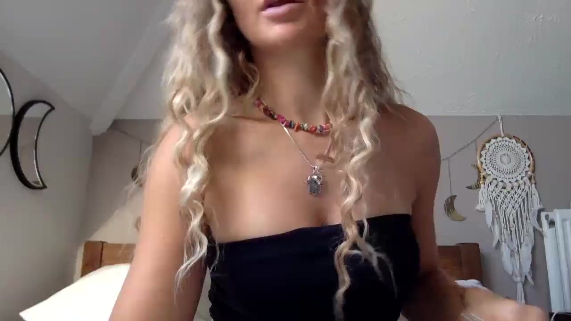 Gallery image thumbnail from Angeleska's myfreecams stream on, 10/27/2024, 14:38 image 1 of 20
