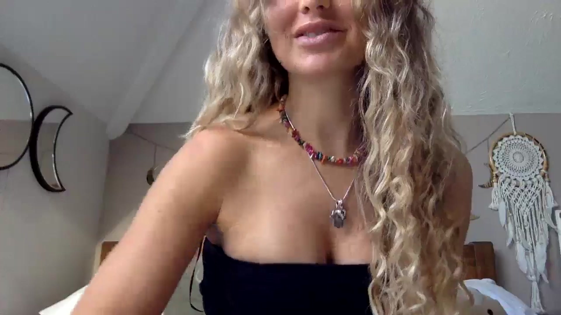 Gallery image thumbnail from Angeleska's myfreecams stream on, 10/27/2024, 14:38 image 6 of 20