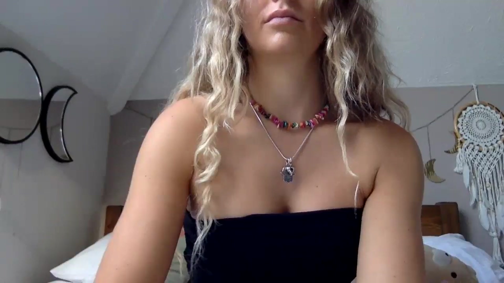 Gallery image thumbnail from Angeleska's myfreecams stream on, 10/27/2024, 14:38 image 12 of 20