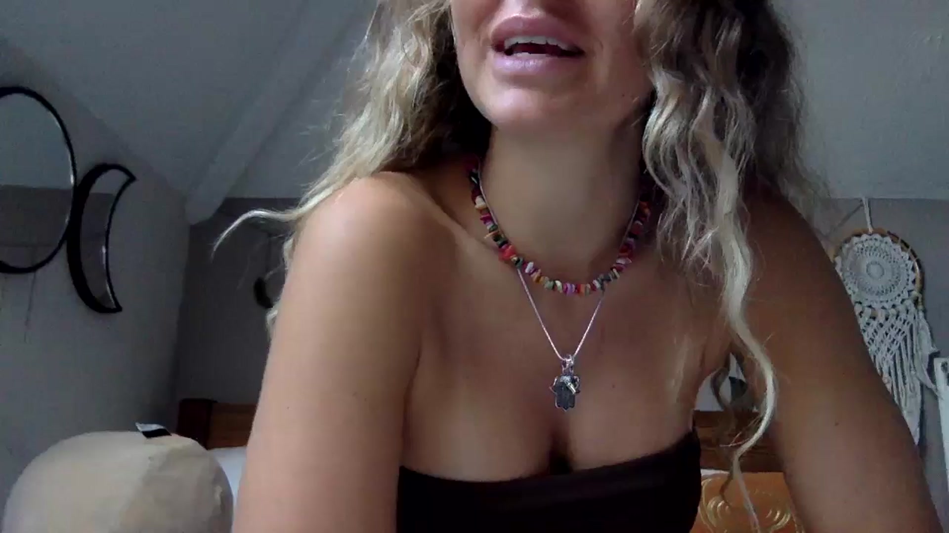 Gallery image thumbnail from Angeleska's myfreecams stream on, 10/28/2024, 14:24 image 17 of 20