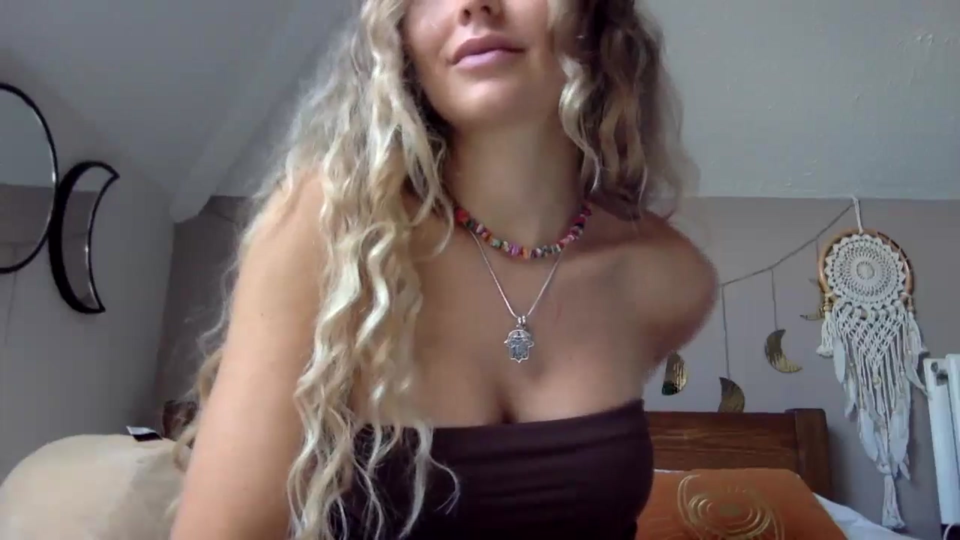 Gallery image thumbnail from Angeleska's myfreecams stream on, 10/28/2024, 14:24 image 10 of 20