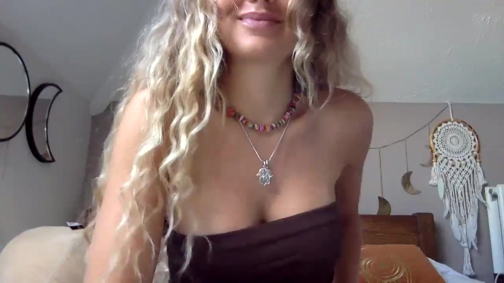 Gallery image thumbnail from Angeleska's myfreecams stream on, 10/28/2024, 14:24 image 9 of 20