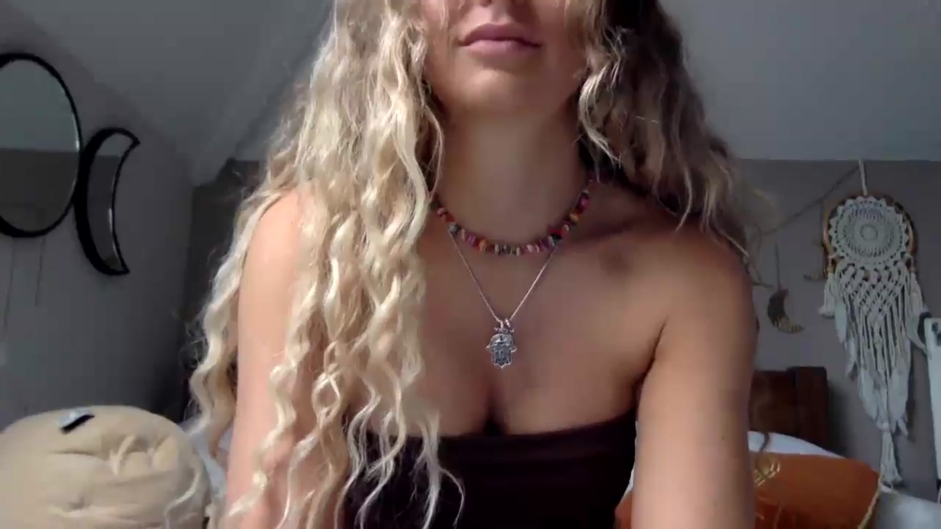 Gallery image thumbnail from Angeleska's myfreecams stream on, 10/28/2024, 16:15 image 7 of 20