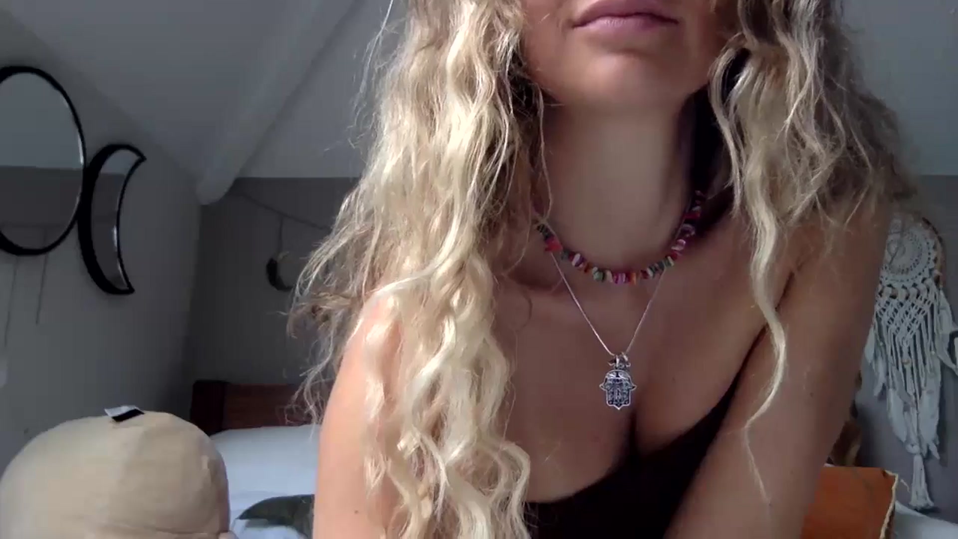 Gallery image thumbnail from Angeleska's myfreecams stream on, 10/28/2024, 16:15 image 3 of 20