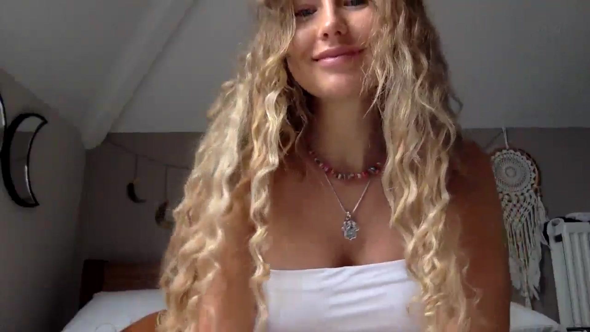 Gallery image thumbnail from Angeleska's myfreecams stream on, 11/02/2024, 12:27 image 2 of 20