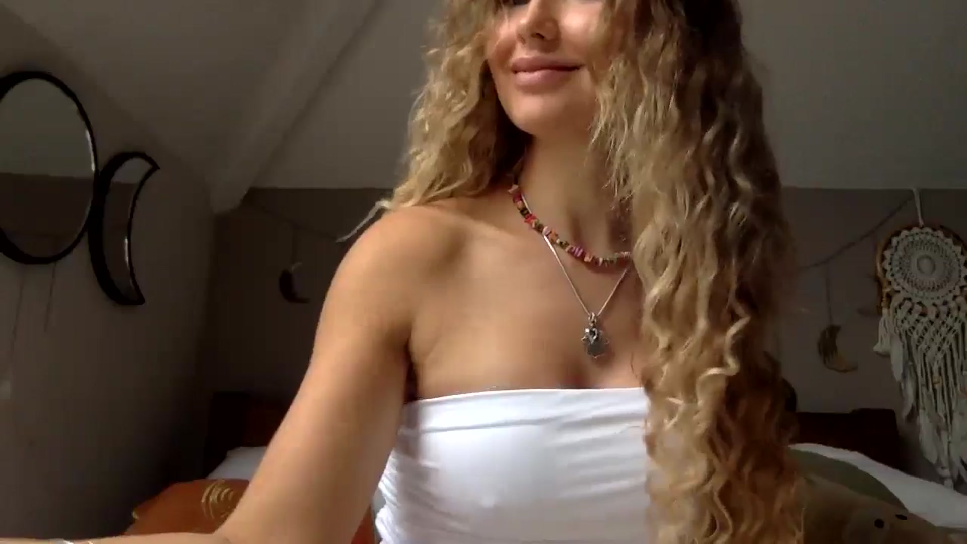 Gallery image thumbnail from Angeleska's myfreecams stream on, 11/02/2024, 13:25 image 15 of 20