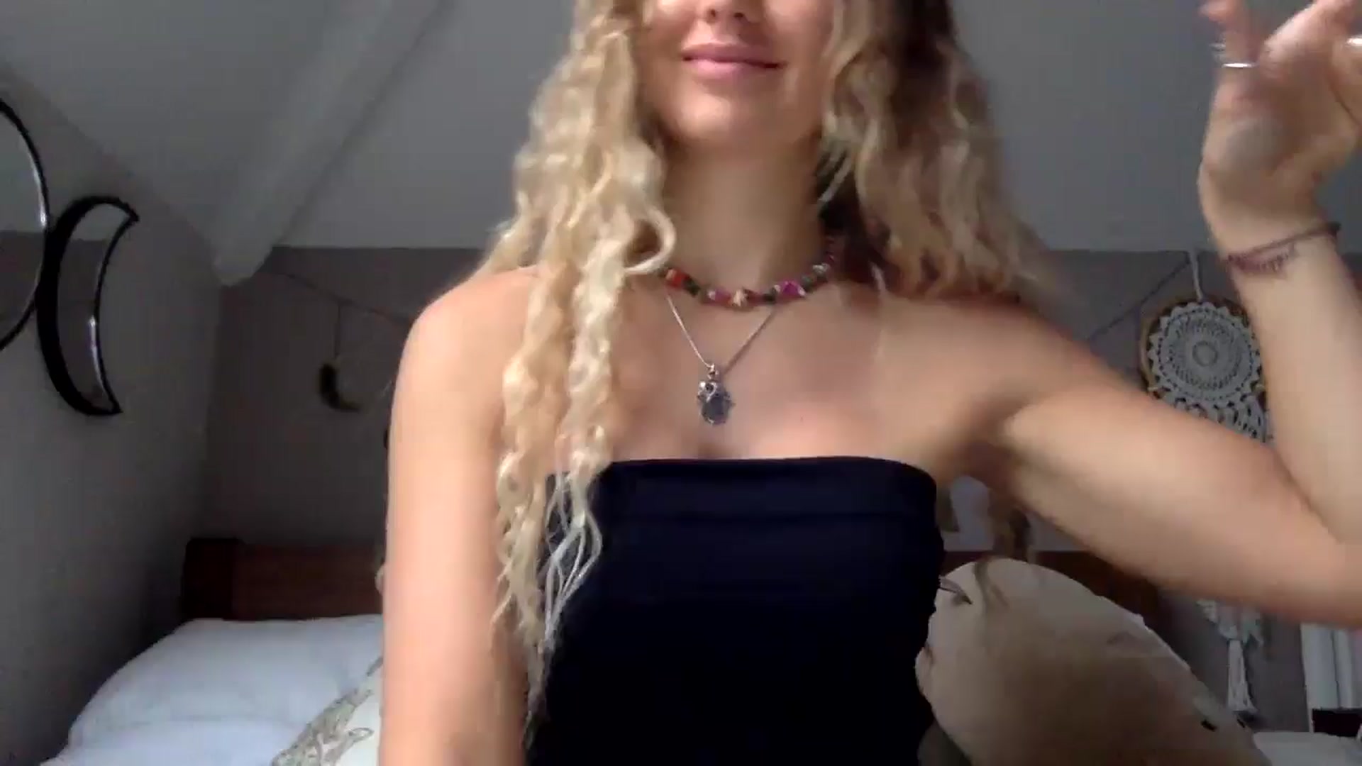 Gallery image thumbnail from Angeleska's myfreecams stream on, 11/03/2024, 10:53 image 1 of 20