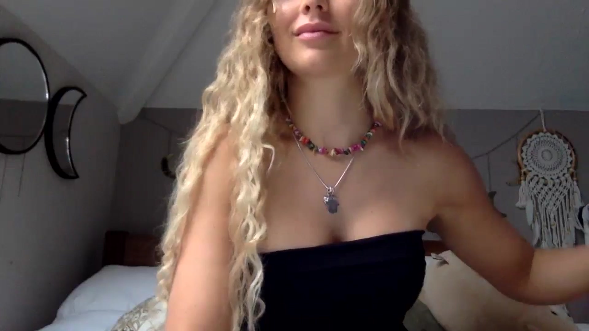 Gallery image thumbnail from Angeleska's myfreecams stream on, 11/03/2024, 10:53 image 10 of 20