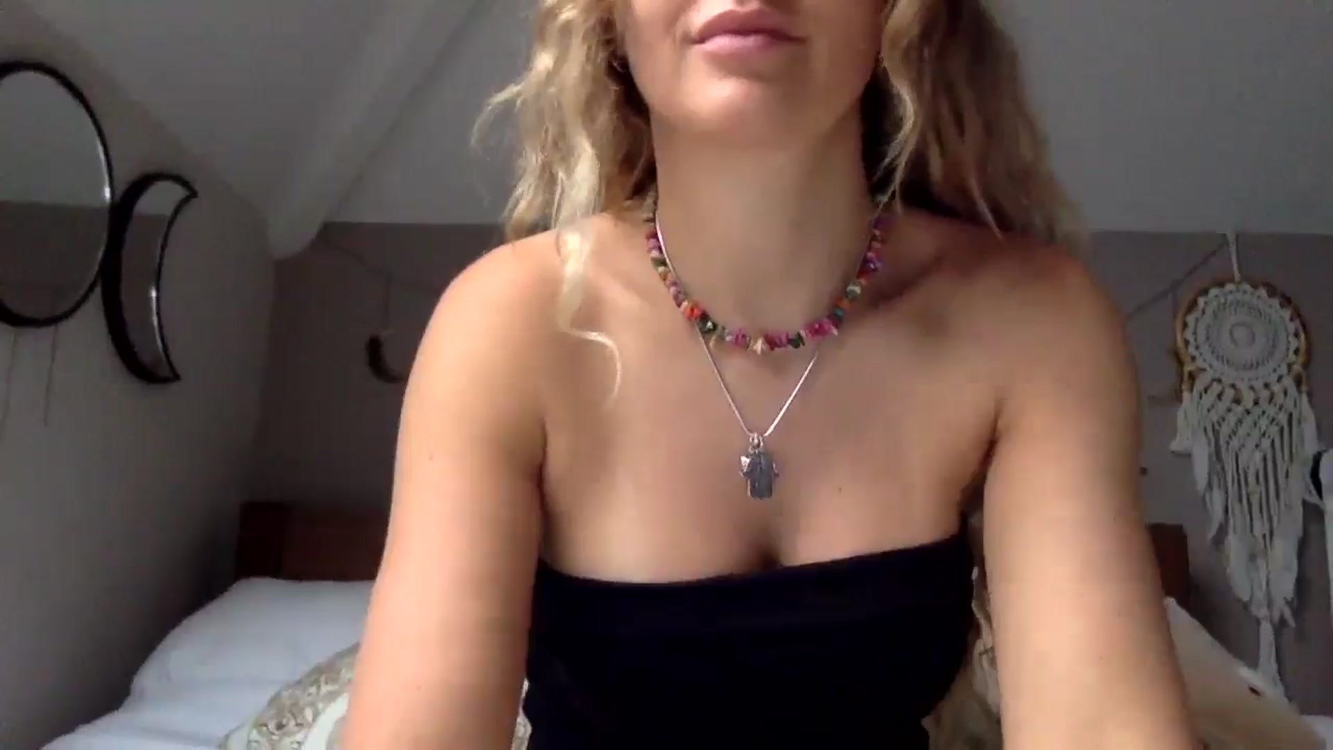 Gallery image thumbnail from Angeleska's myfreecams stream on, 11/03/2024, 10:53 image 11 of 20