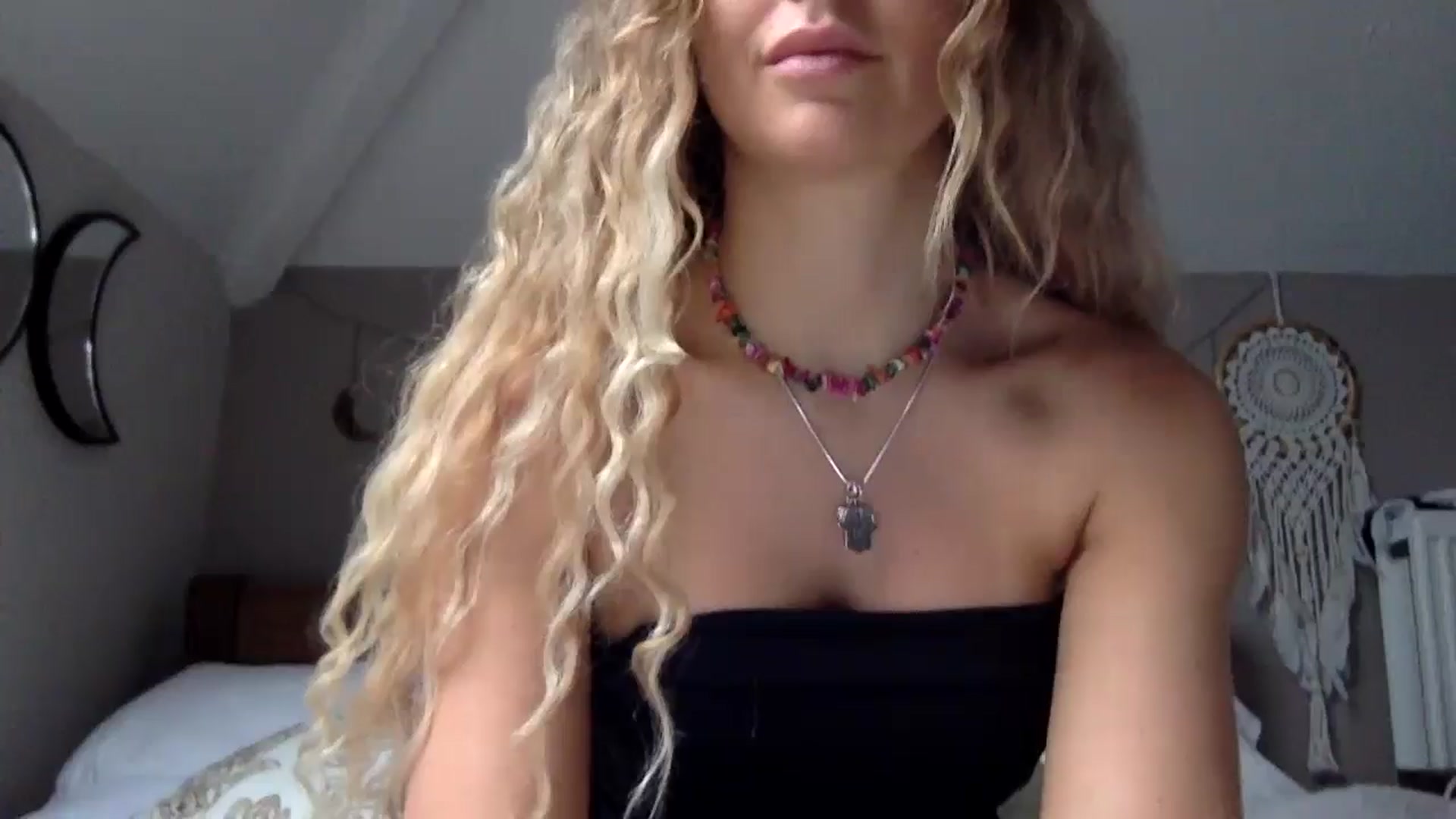 Gallery image thumbnail from Angeleska's myfreecams stream on, 11/03/2024, 12:08 image 1 of 20
