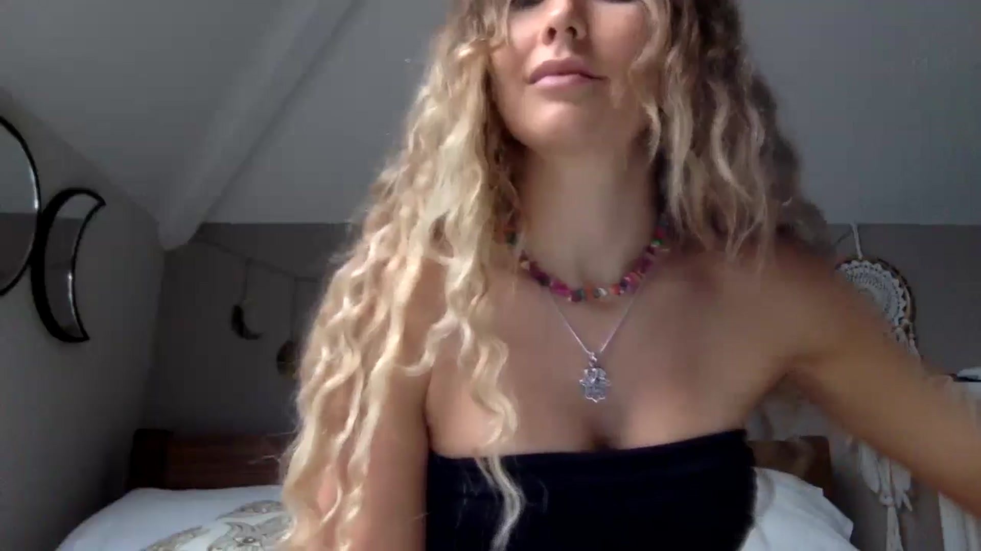 Gallery image thumbnail from Angeleska's myfreecams stream on, 11/03/2024, 12:08 image 15 of 20
