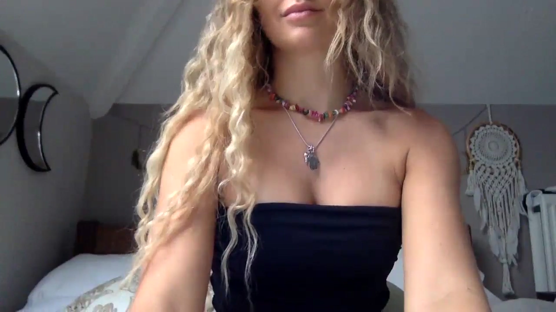Gallery image thumbnail from Angeleska's myfreecams stream on, 11/03/2024, 12:08 image 8 of 20
