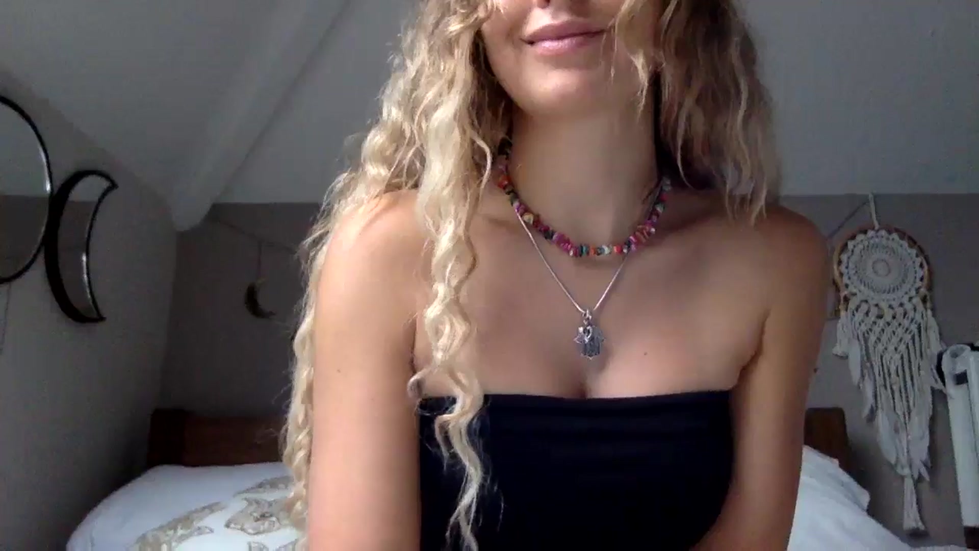Gallery image thumbnail from Angeleska's myfreecams stream on, 11/03/2024, 12:08 image 17 of 20
