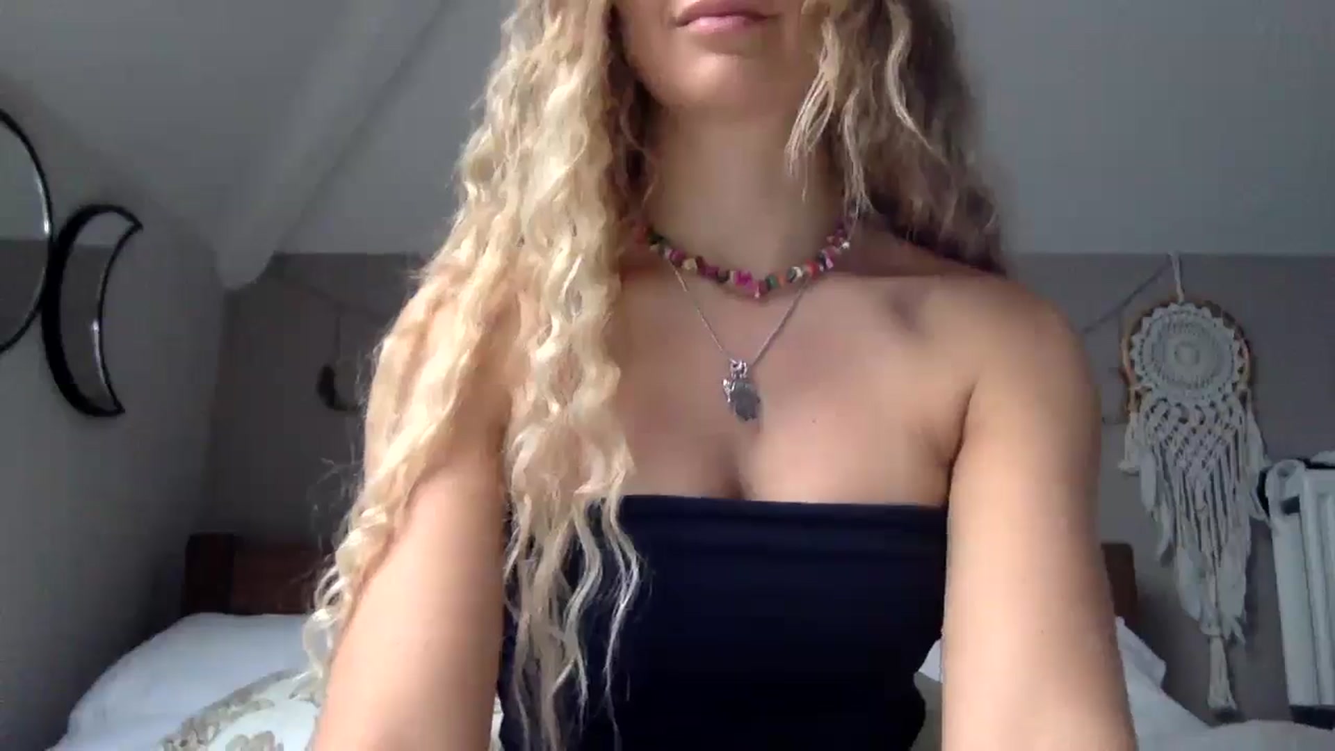 Gallery image thumbnail from Angeleska's myfreecams stream on, 11/03/2024, 12:08 image 9 of 20