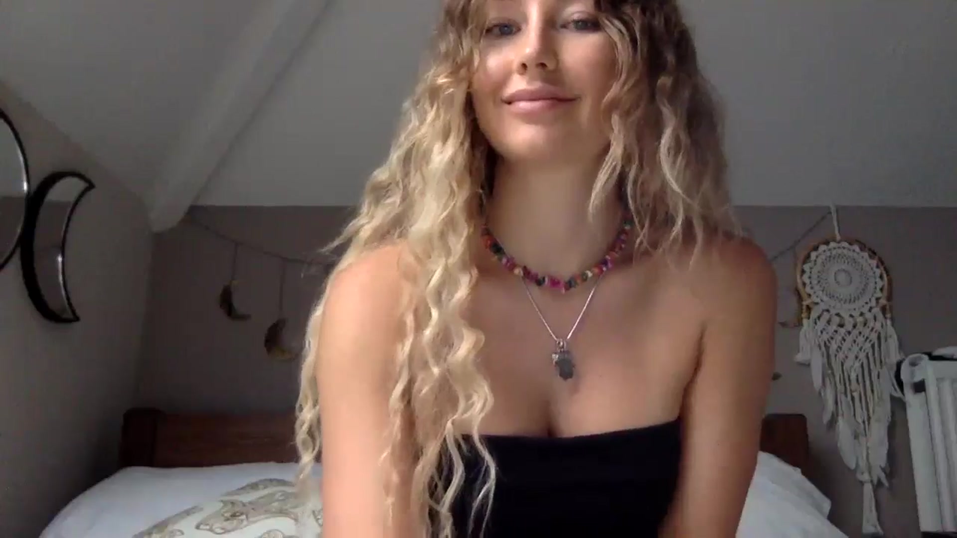 Gallery image thumbnail from Angeleska's myfreecams stream on, 11/03/2024, 12:08 image 3 of 20