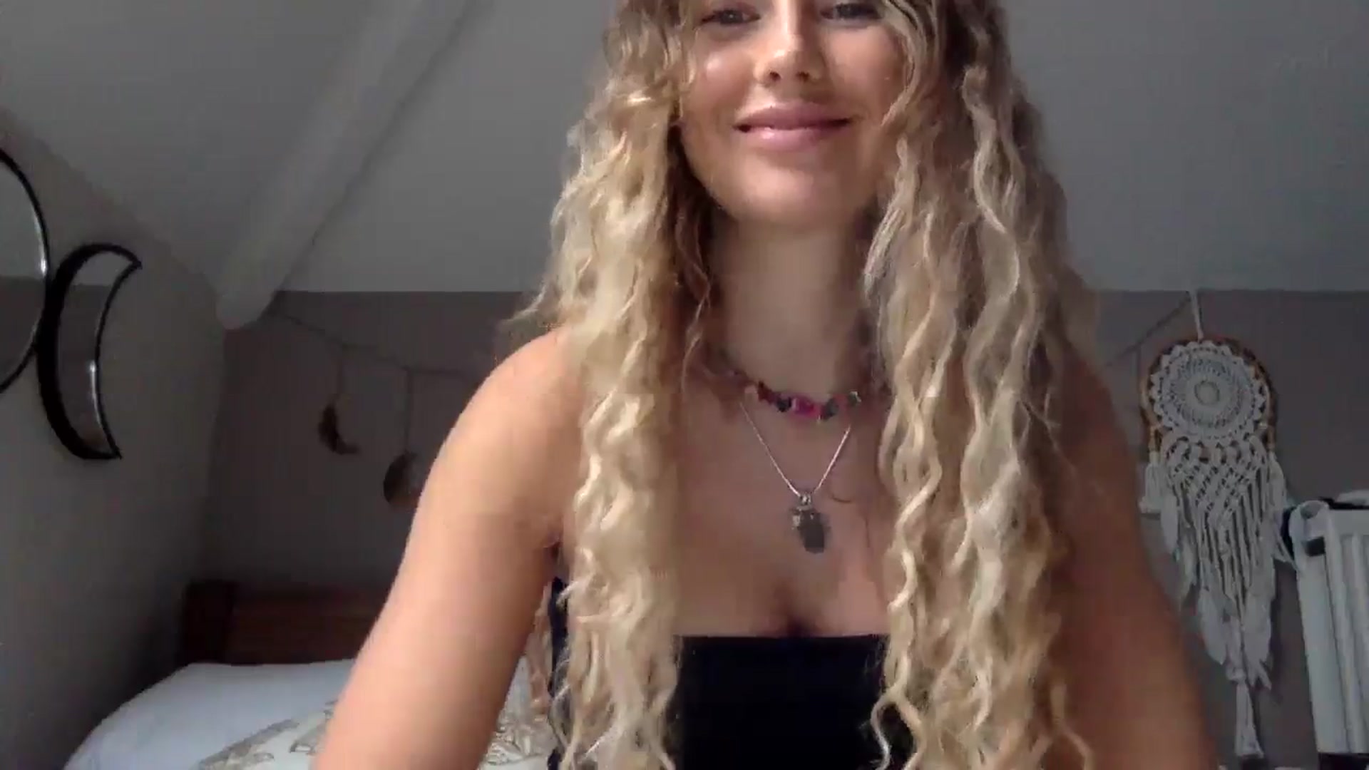 Gallery image thumbnail from Angeleska's myfreecams stream on, 11/03/2024, 12:08 image 4 of 20