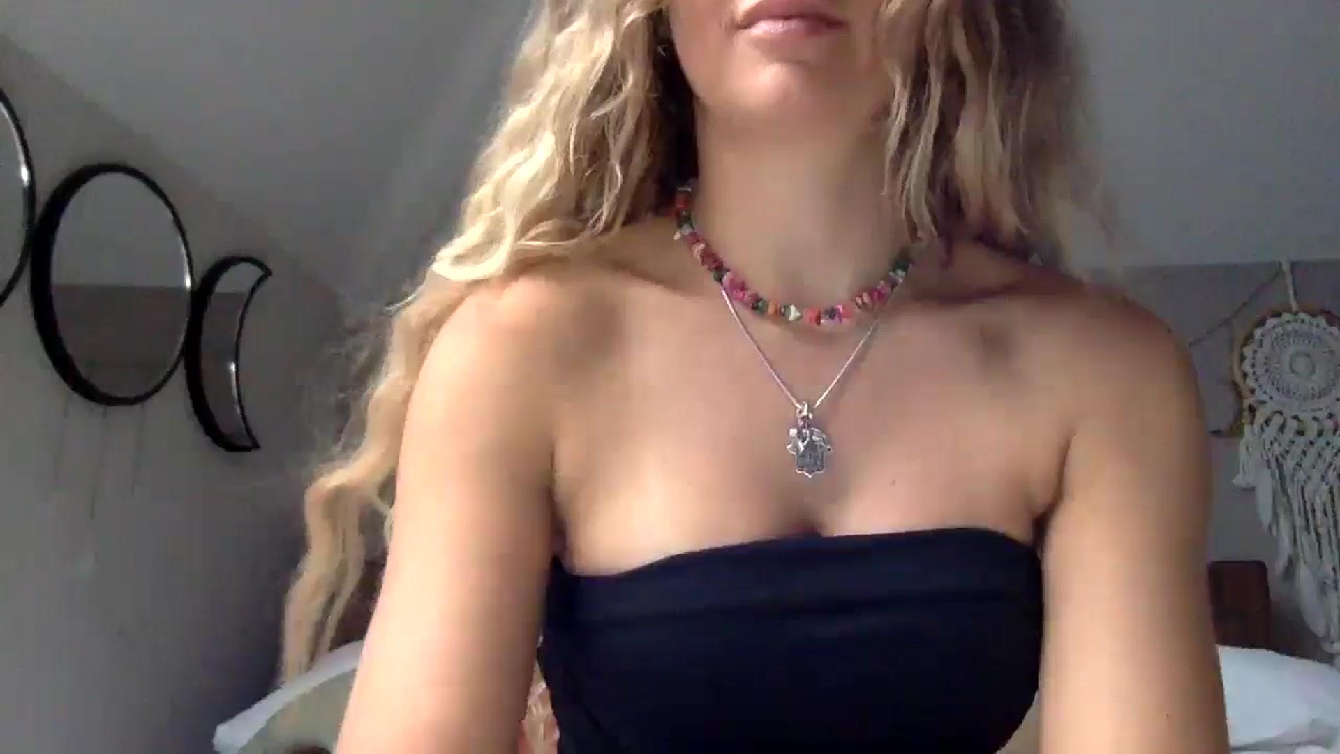 Gallery image thumbnail from Angeleska's myfreecams stream on, 11/04/2024, 15:17 image 13 of 20