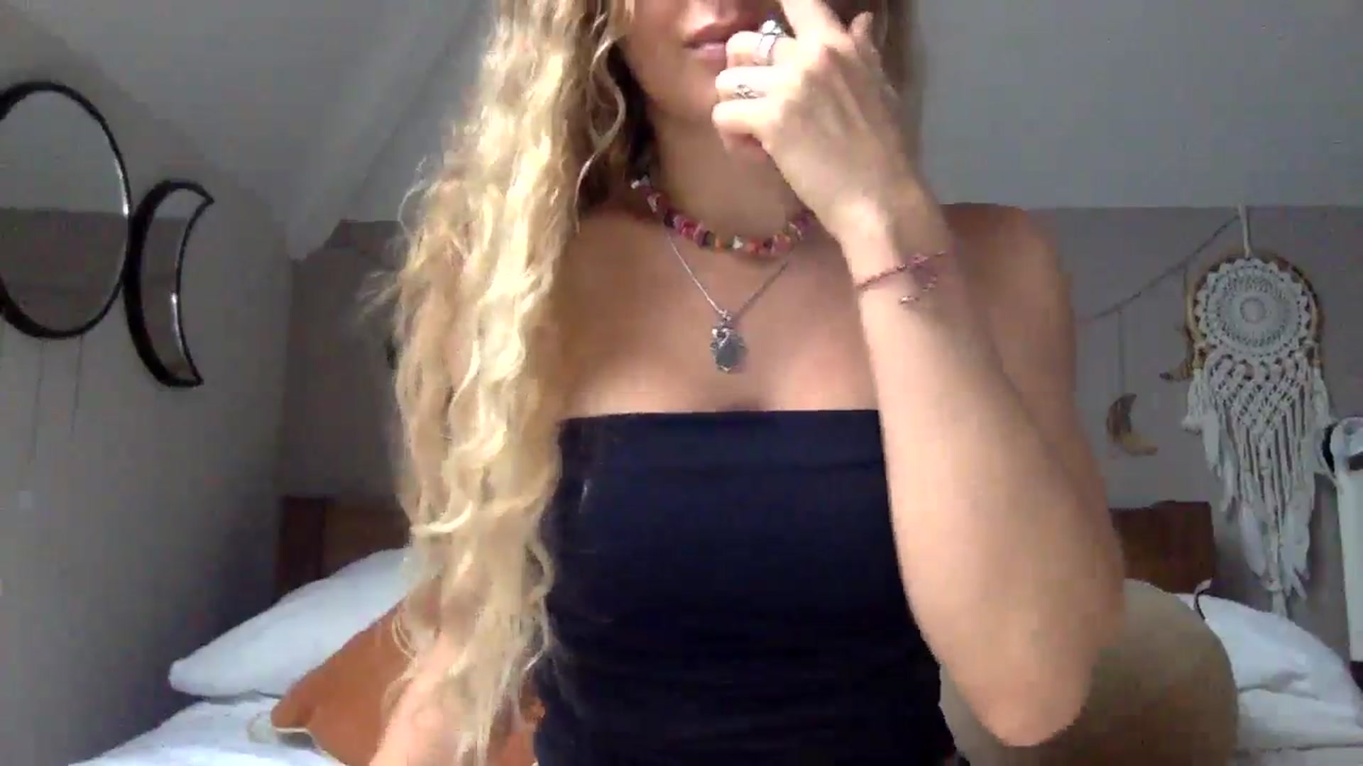Gallery image thumbnail from Angeleska's myfreecams stream on, 11/04/2024, 15:17 image 5 of 20