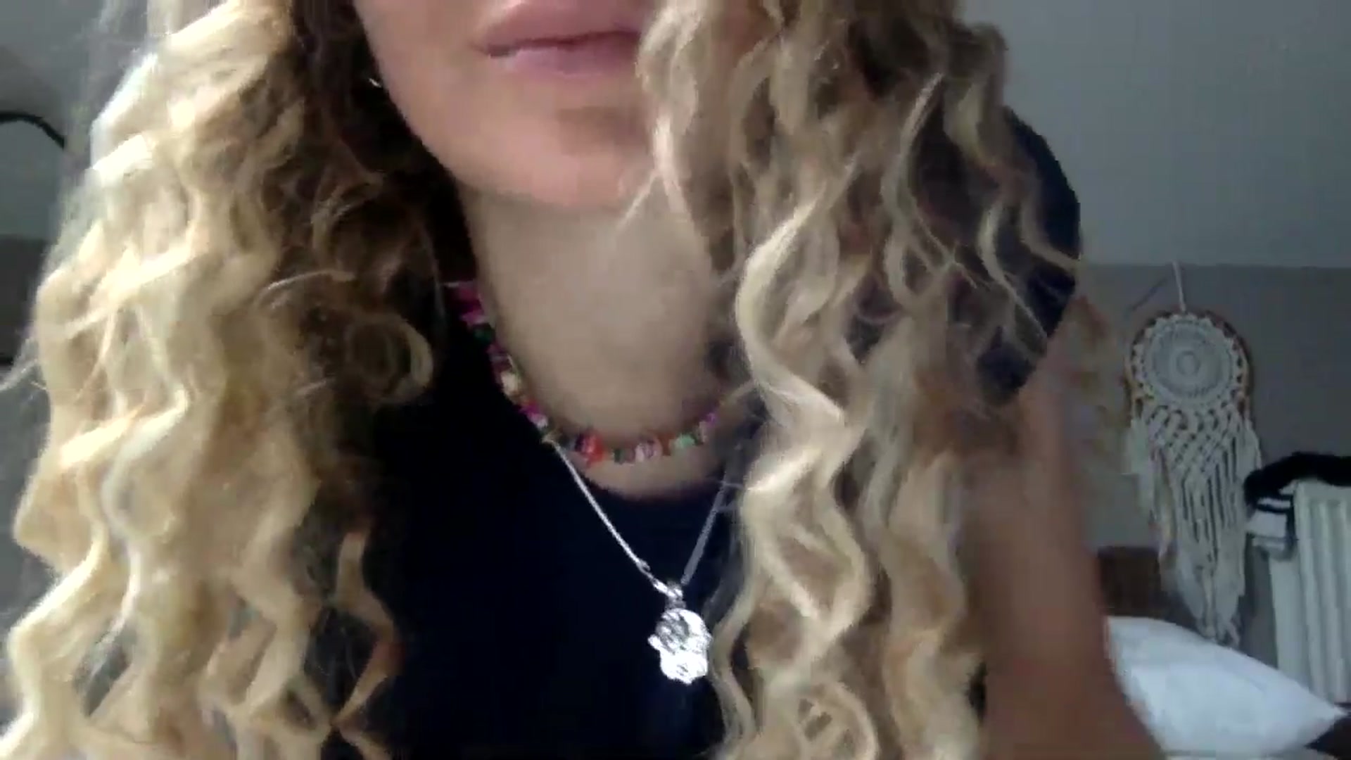 Gallery image thumbnail from Angeleska's myfreecams stream on, 11/08/2024, 14:16 image 11 of 20