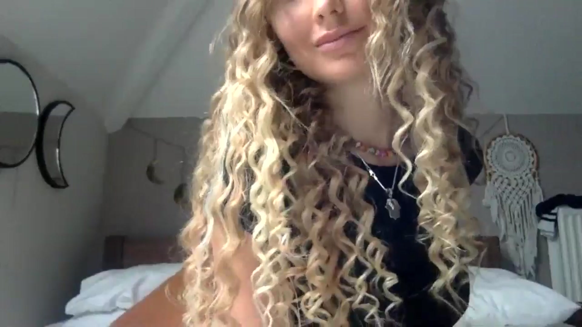 Gallery image thumbnail from Angeleska's myfreecams stream on, 11/08/2024, 14:16 image 2 of 20