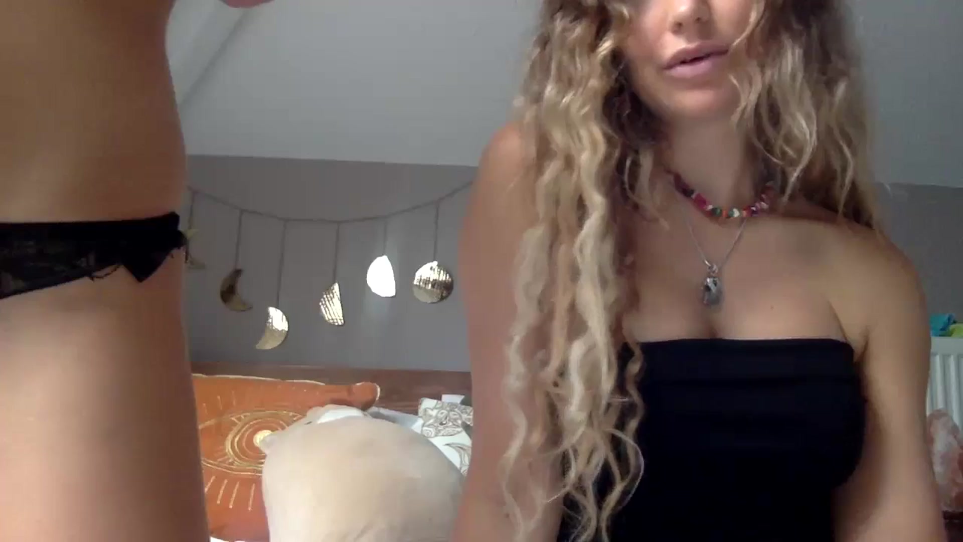 Gallery image thumbnail from Angeleska's myfreecams stream on, 11/10/2024, 14:14 image 7 of 20