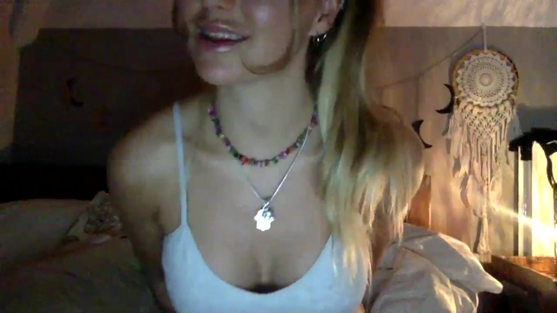 Gallery image thumbnail from Angeleska's myfreecams stream on, 11/19/2024, 20:23 image 18 of 20