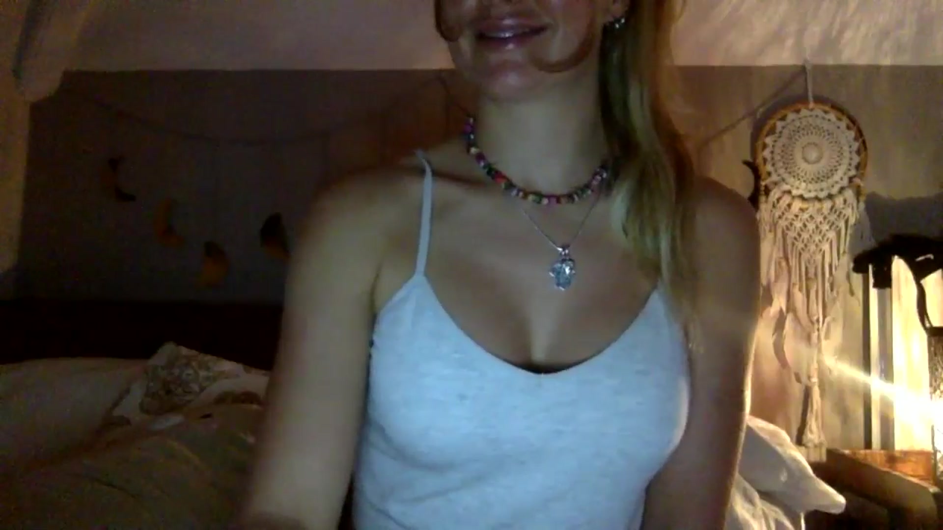 Gallery image thumbnail from Angeleska's myfreecams stream on, 11/19/2024, 20:23 image 10 of 20