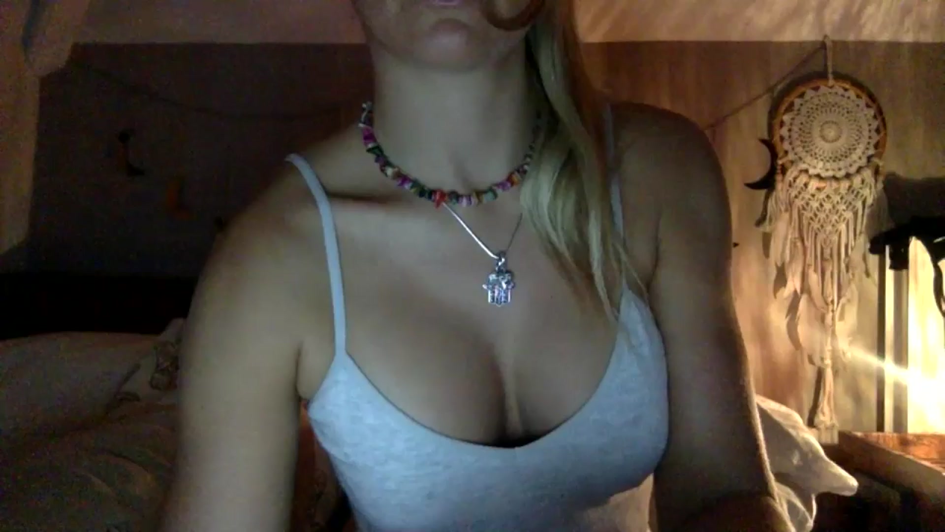 Gallery image thumbnail from Angeleska's myfreecams stream on, 11/19/2024, 20:23 image 15 of 20