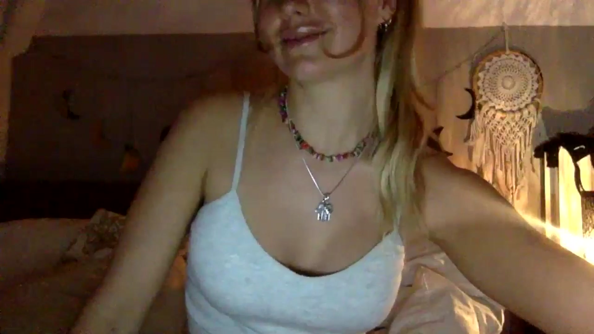Gallery image thumbnail from Angeleska's myfreecams stream on, 11/19/2024, 20:23 image 19 of 20