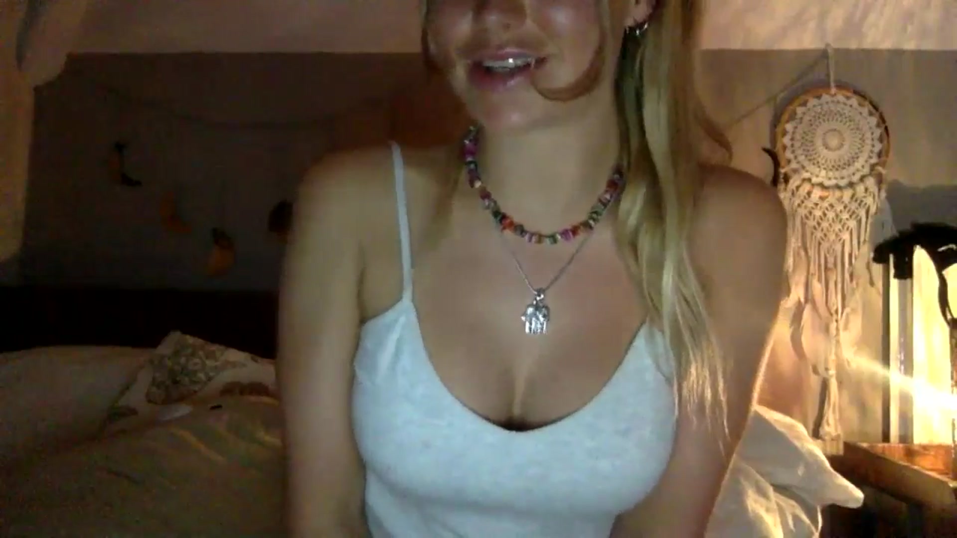 Gallery image thumbnail from Angeleska's myfreecams stream on, 11/19/2024, 20:23 image 17 of 20