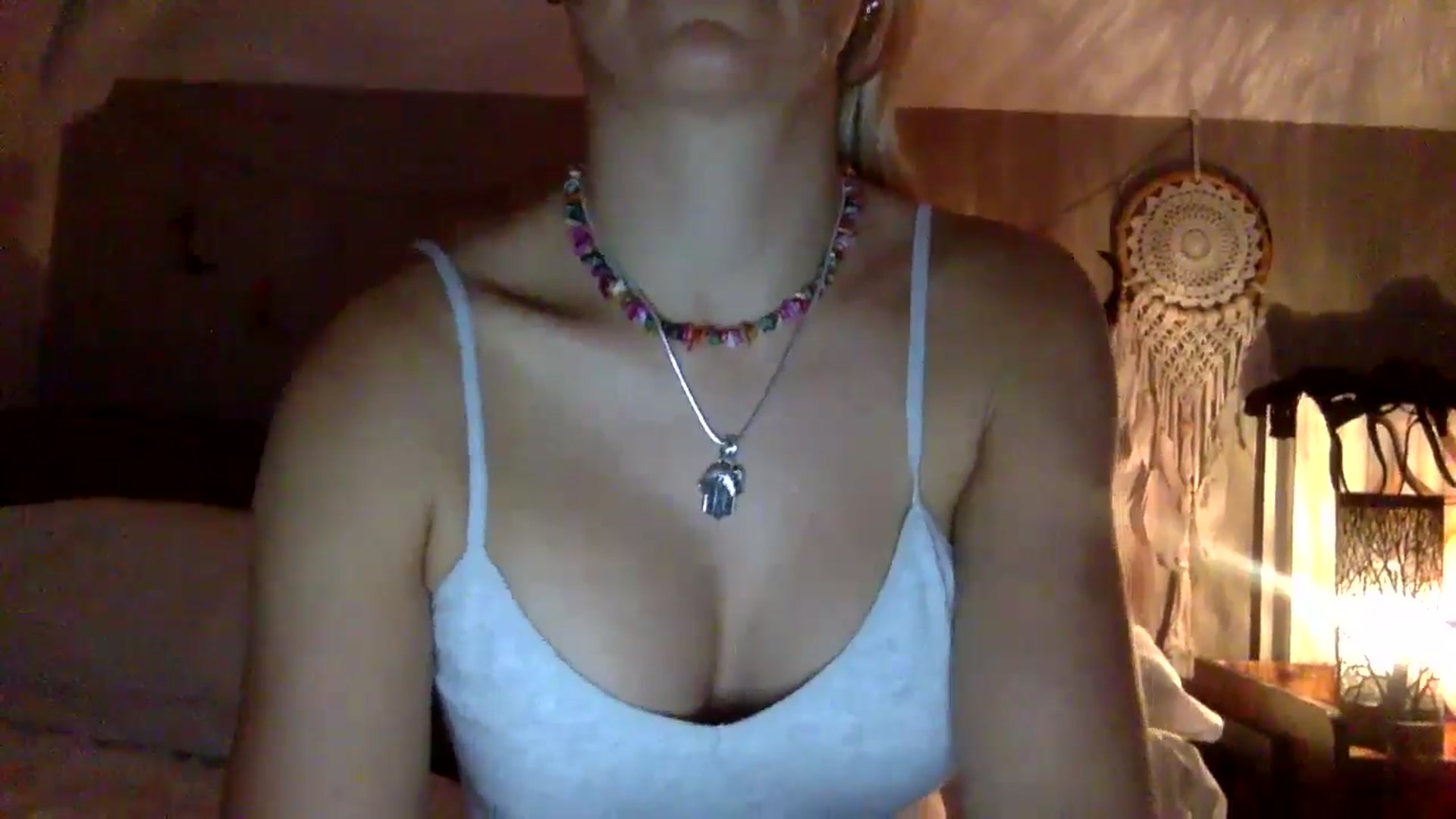 Gallery image thumbnail from Angeleska's myfreecams stream on, 11/19/2024, 21:27 image 17 of 20