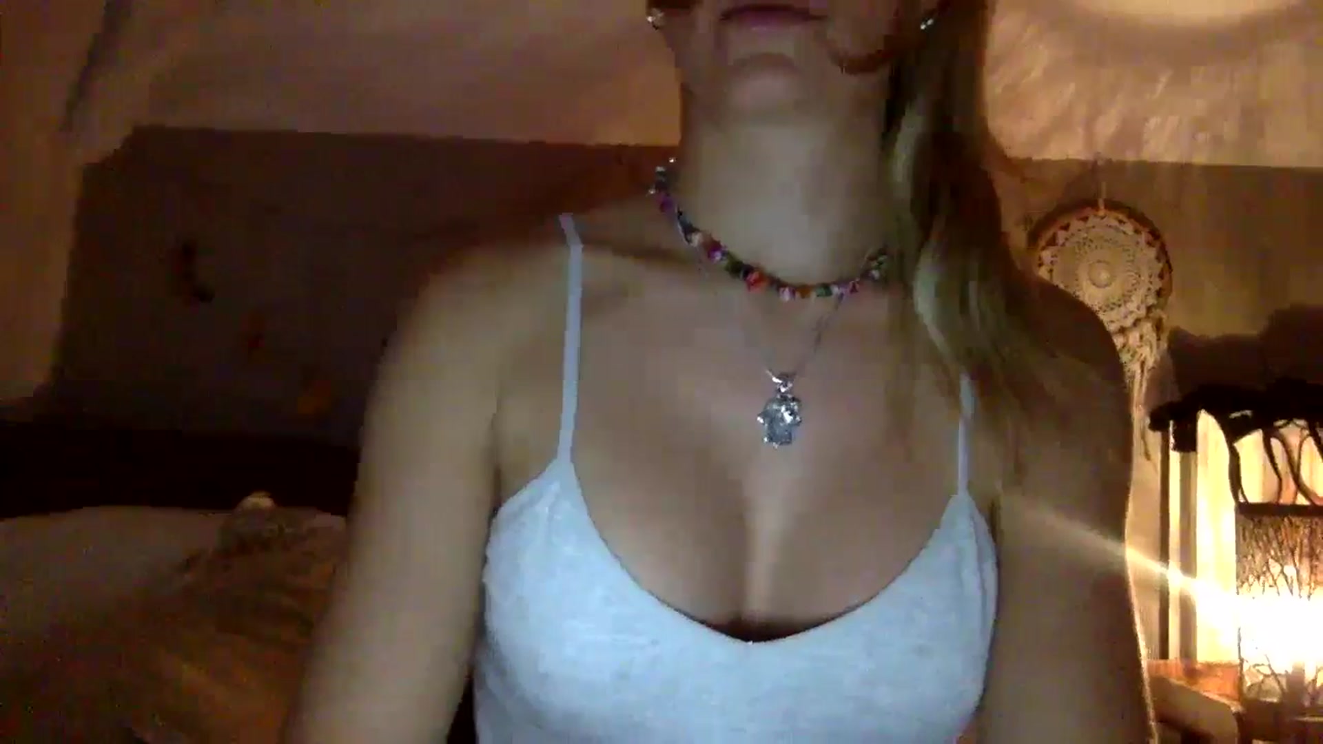 Gallery image thumbnail from Angeleska's myfreecams stream on, 11/19/2024, 21:27 image 6 of 20
