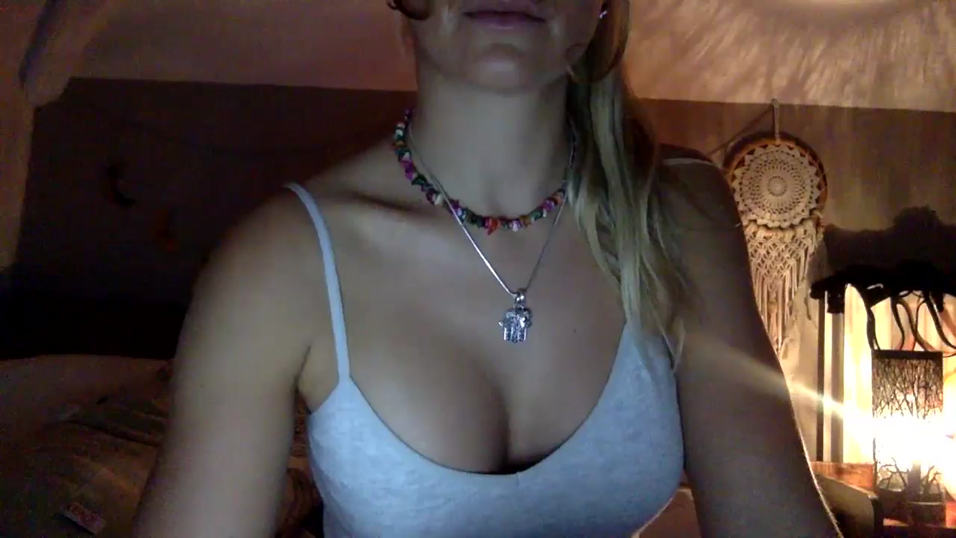 Gallery image thumbnail from Angeleska's myfreecams stream on, 11/19/2024, 21:27 image 13 of 20